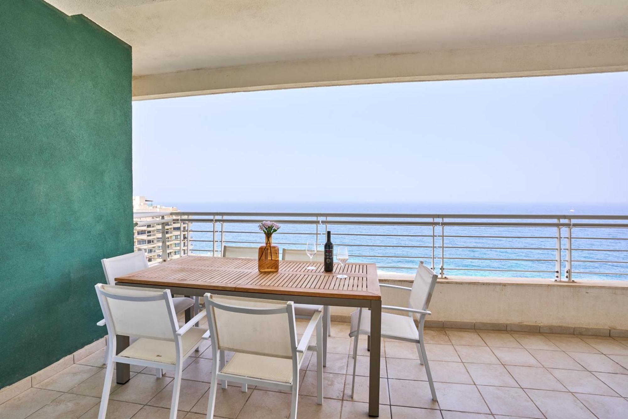 Stunning 3-bedroom Seaview Retreat In Cambridge Sliema