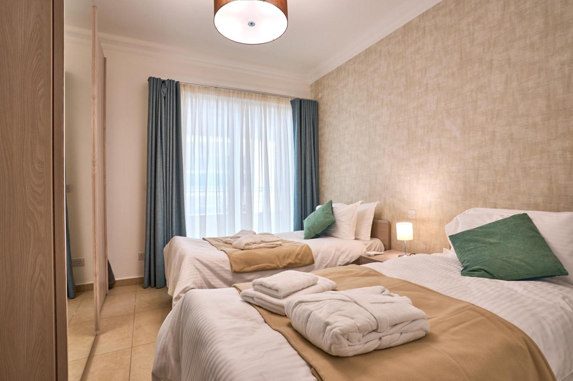 Stunning 3-bedroom Seaview Retreat In Cambridge * Sliema