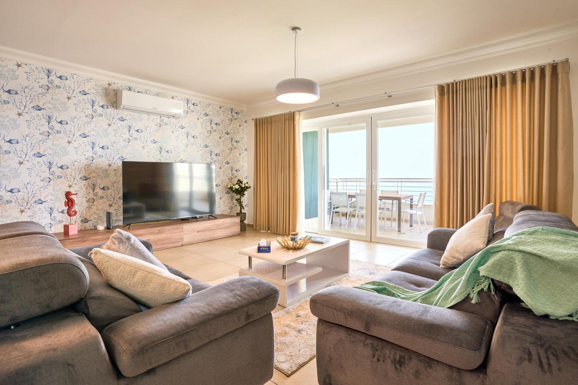 Stunning 3-bedroom Seaview Retreat In Cambridge Sliema