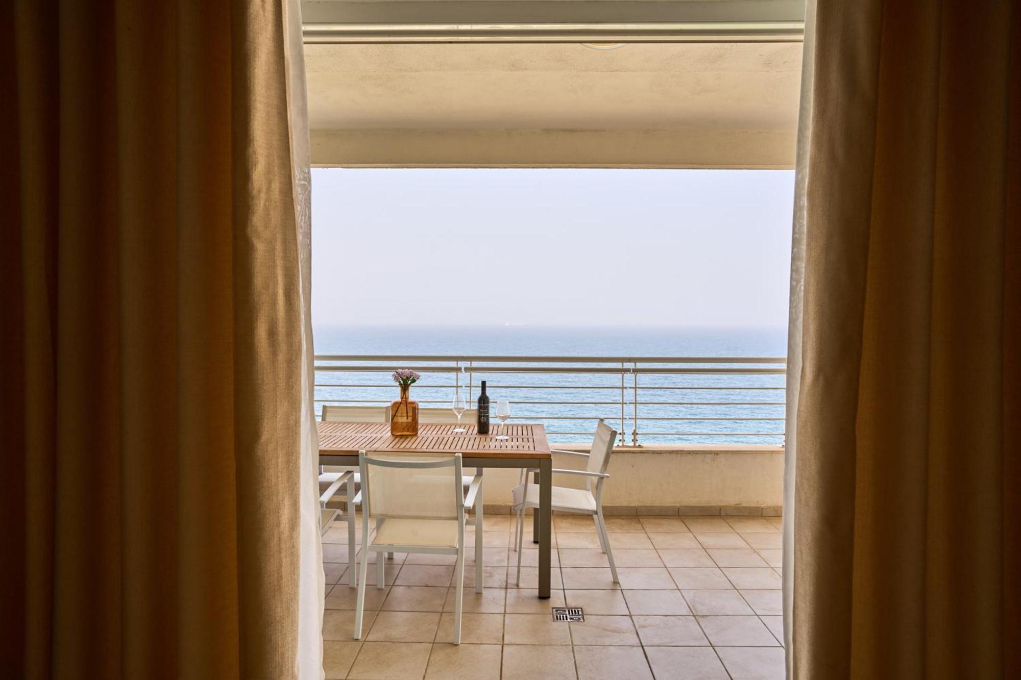 Stunning 3-bedroom Seaview Retreat In Cambridge