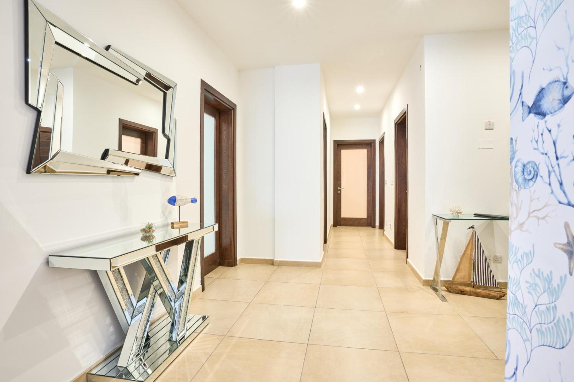 Apartment Stunning 3-bedroom Seaview Retreat In Cambridge Sliema
