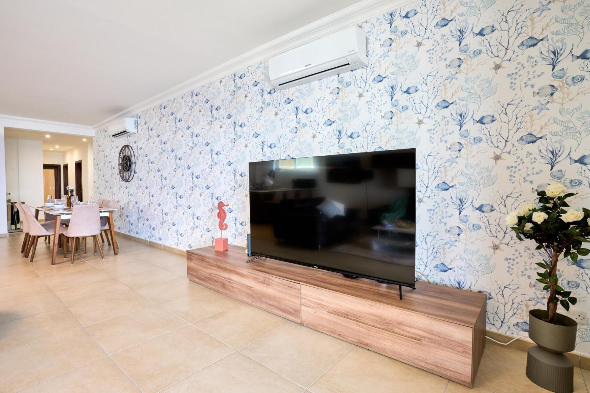Stunning 3-bedroom Seaview Retreat In Cambridge