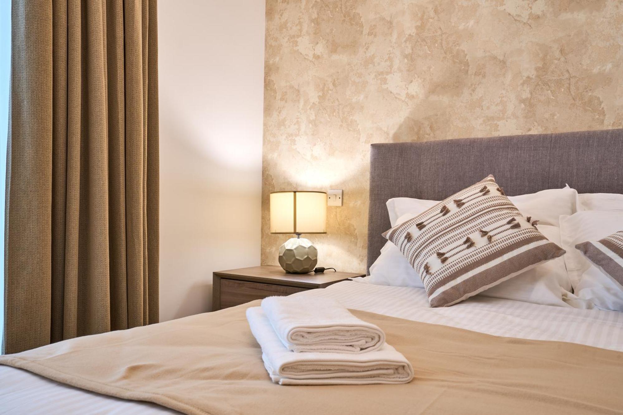 Stunning 3-bedroom Seaview Retreat In Cambridge * Sliema